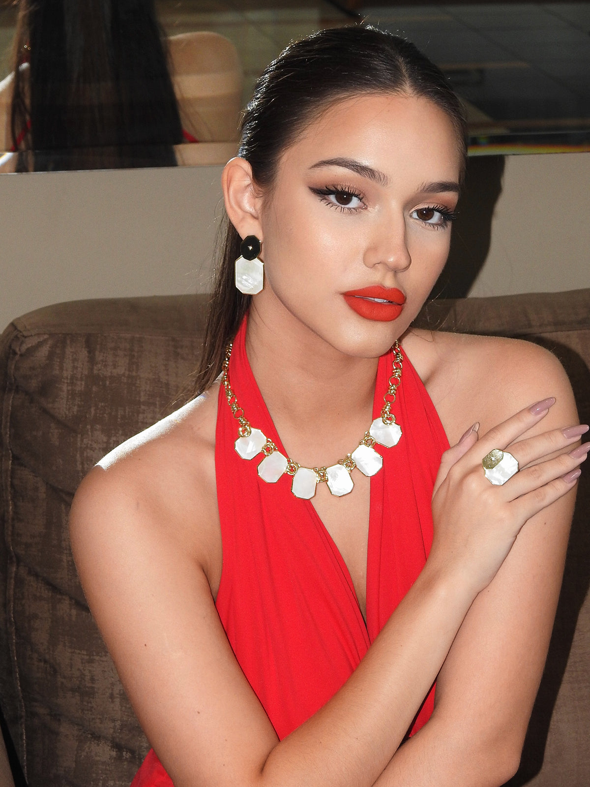 Icon Classic White Mother of Pearl Necklace