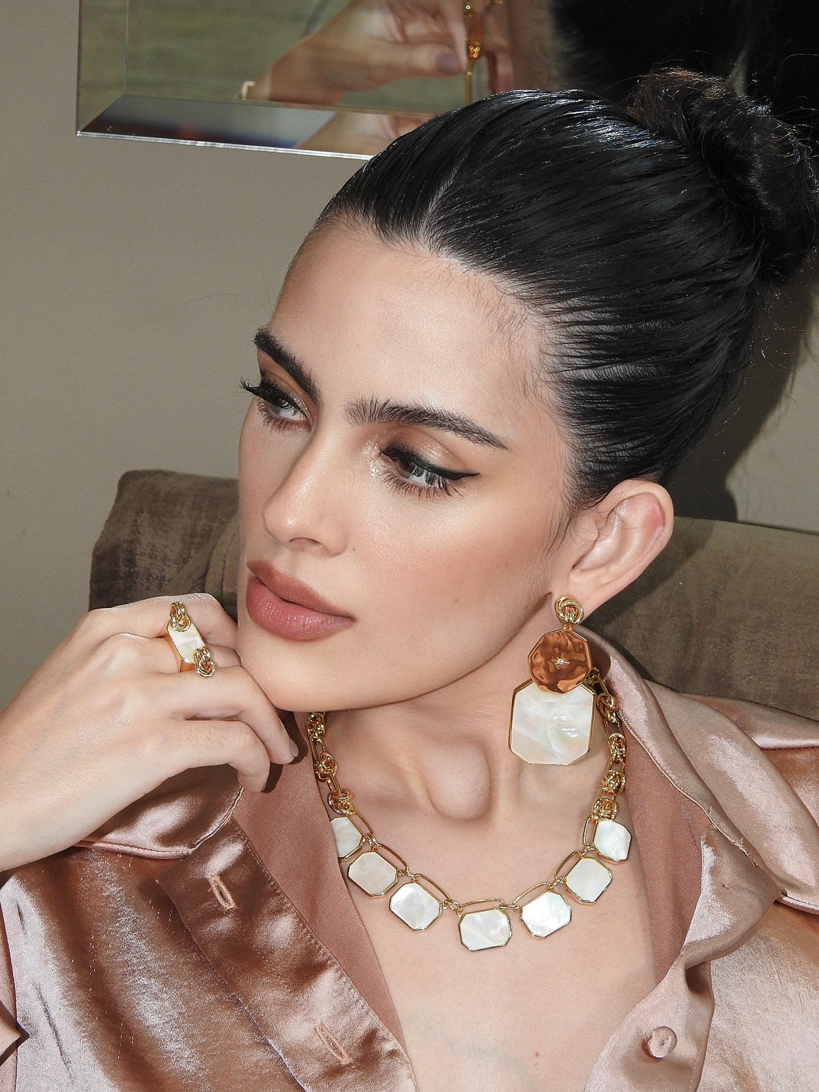 Icon Lux White MOP Ring