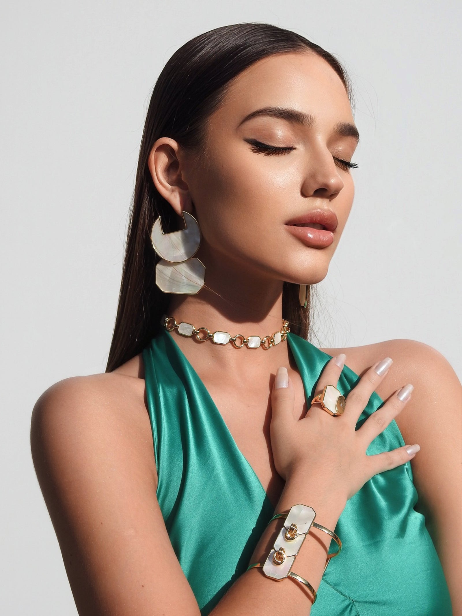 Icon Party White Mother of Pearl Earring