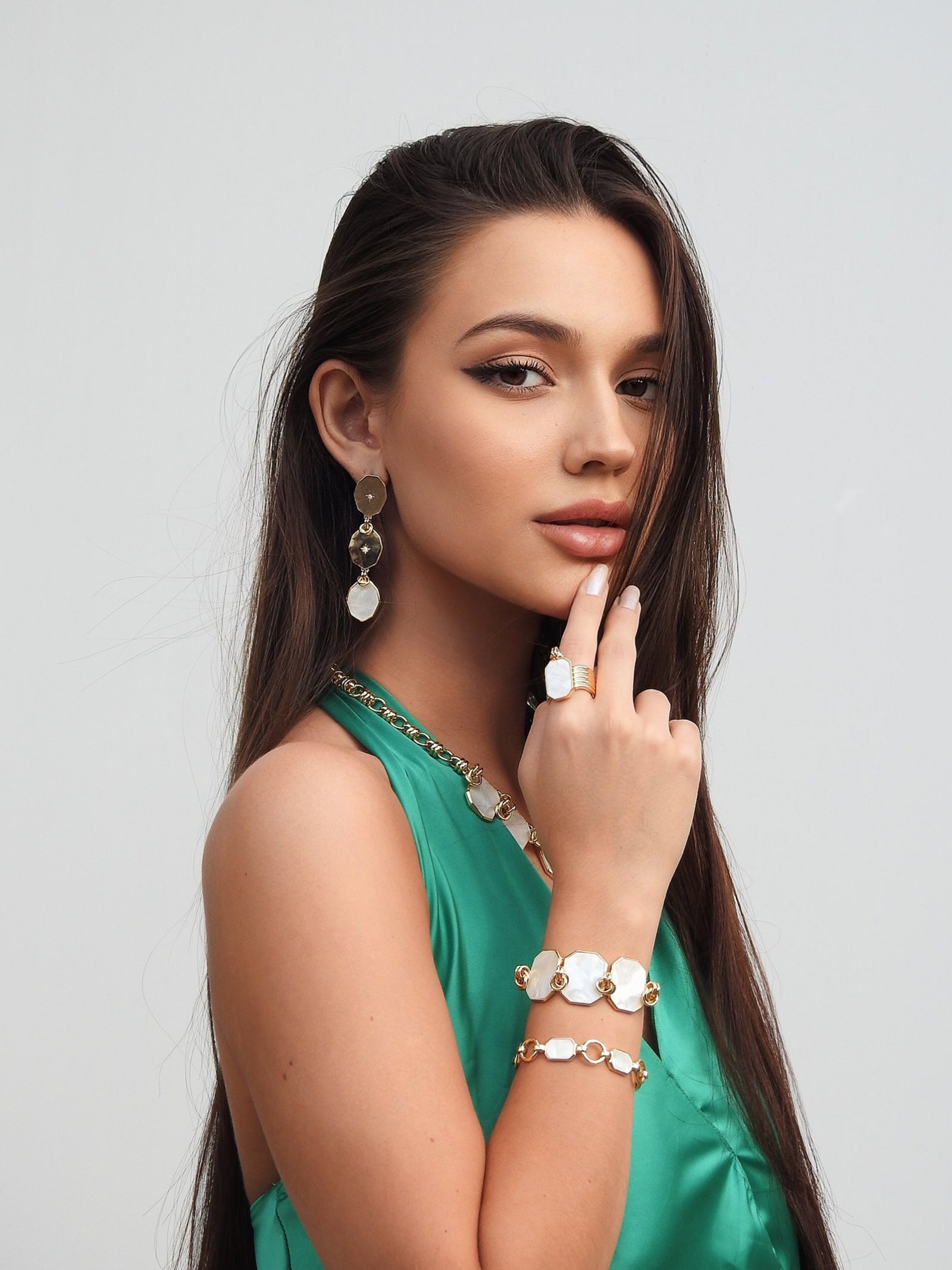 Icon Triple Stones Knot White Mother of Pearl Bracelet