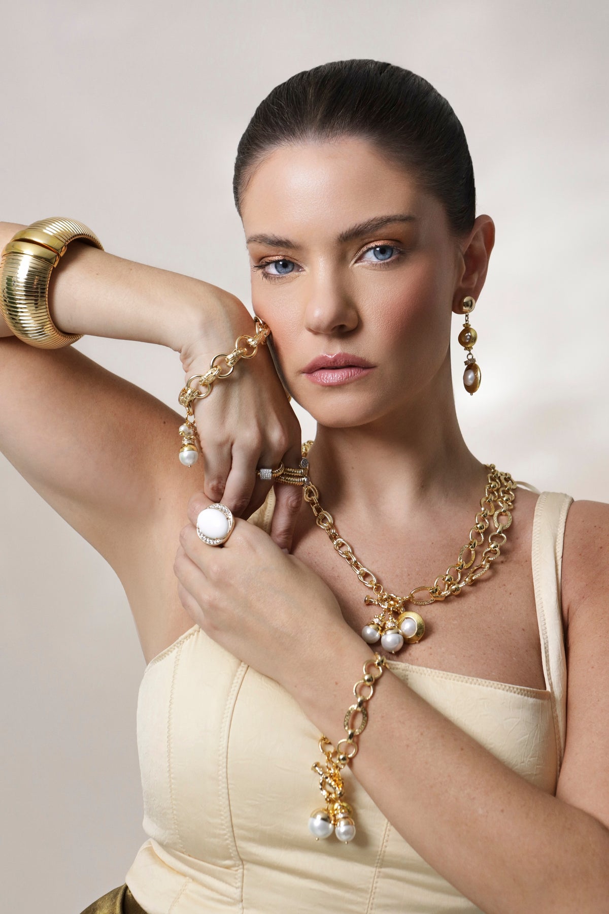 Villa Taranto Earrings White Agate