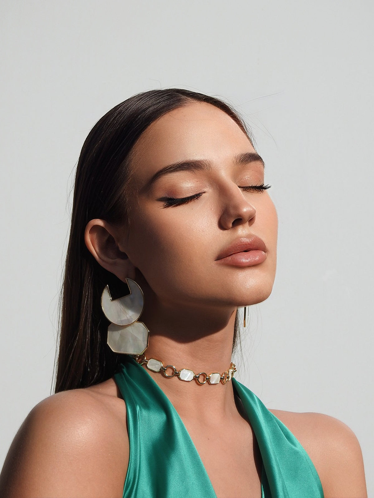 Icon Organic White Mother of Pearl Choker