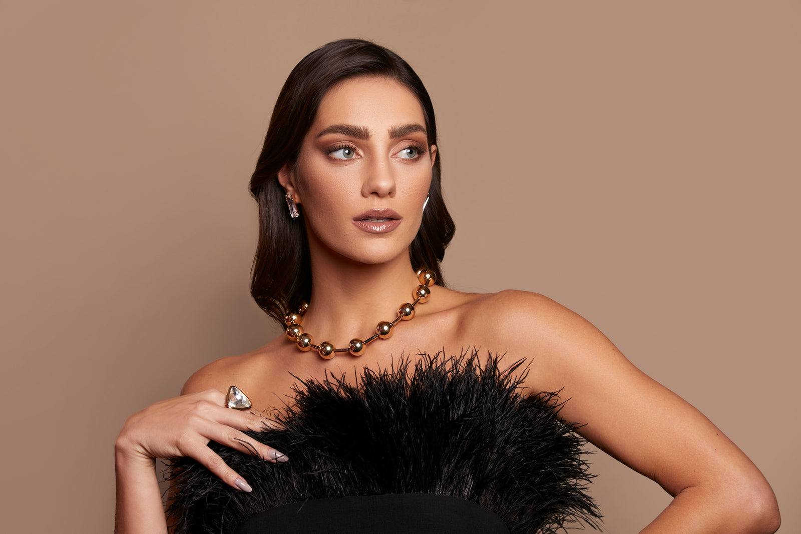 Extravagance Stud Gold